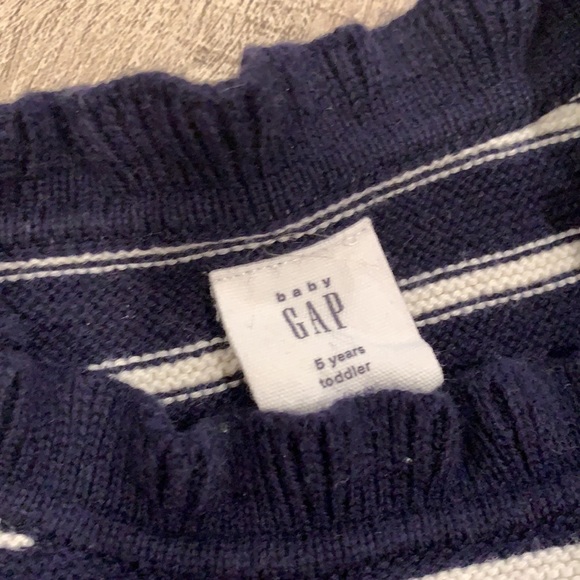 ⭐️ GAP little girl crew sweather - Picture 4 of 4